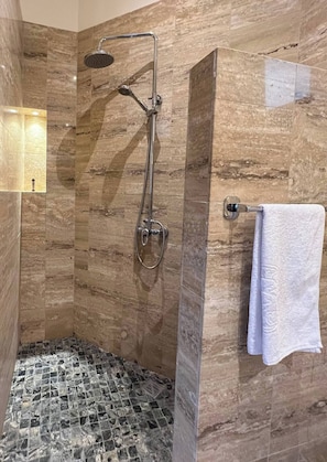 Studio Confort, patio, vue jardin | Salle de bain