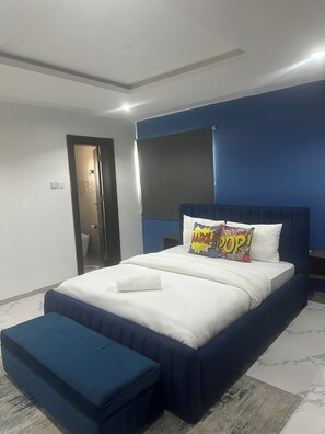 4 bedrooms, iron/ironing board, WiFi, bed sheets