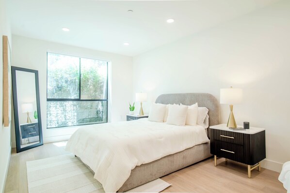 3 bedrooms, desk, iron/ironing board, WiFi