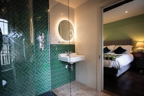 Classic Double Room | Premium bedding, individually furnished, blackout drapes - Y Castell  (Llangadog)