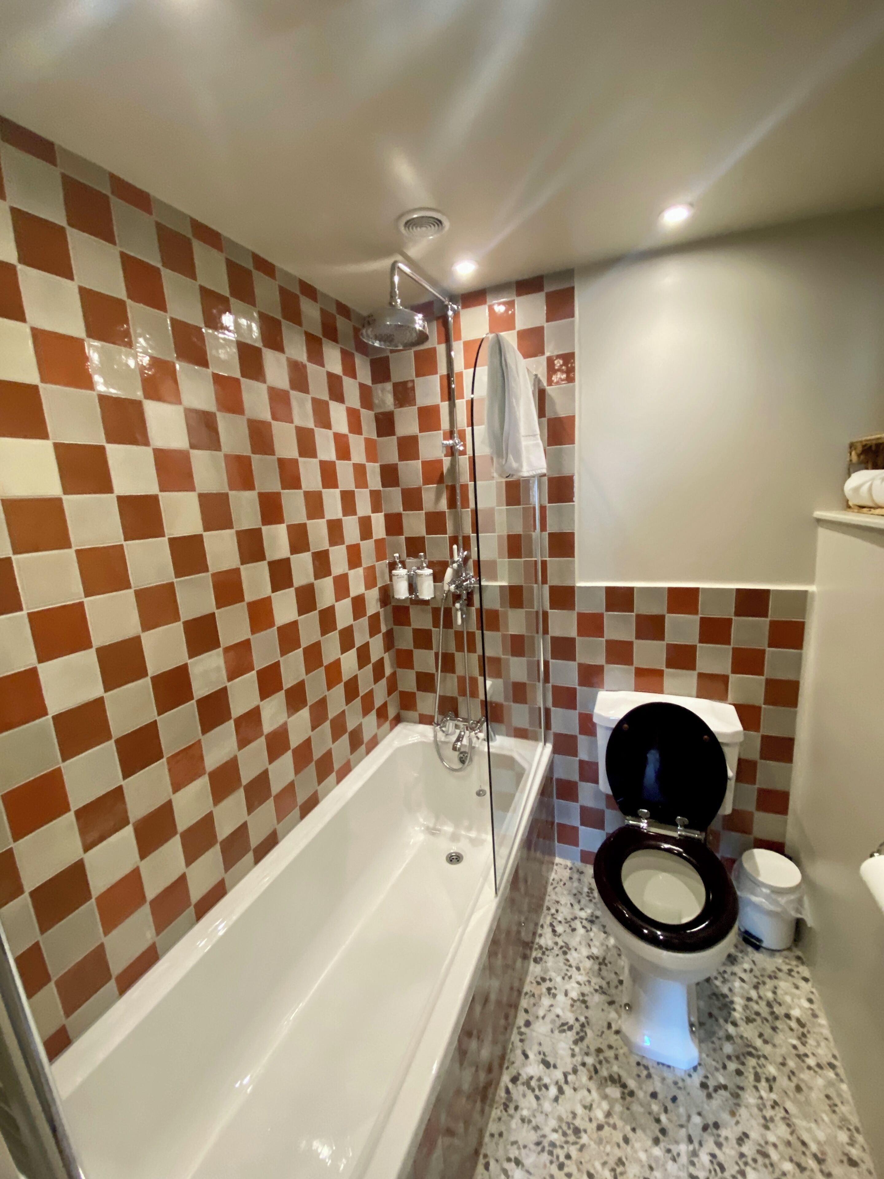 家庭四人房 | 浴室 | 吹風機、毛巾、肥皂、洗髮精