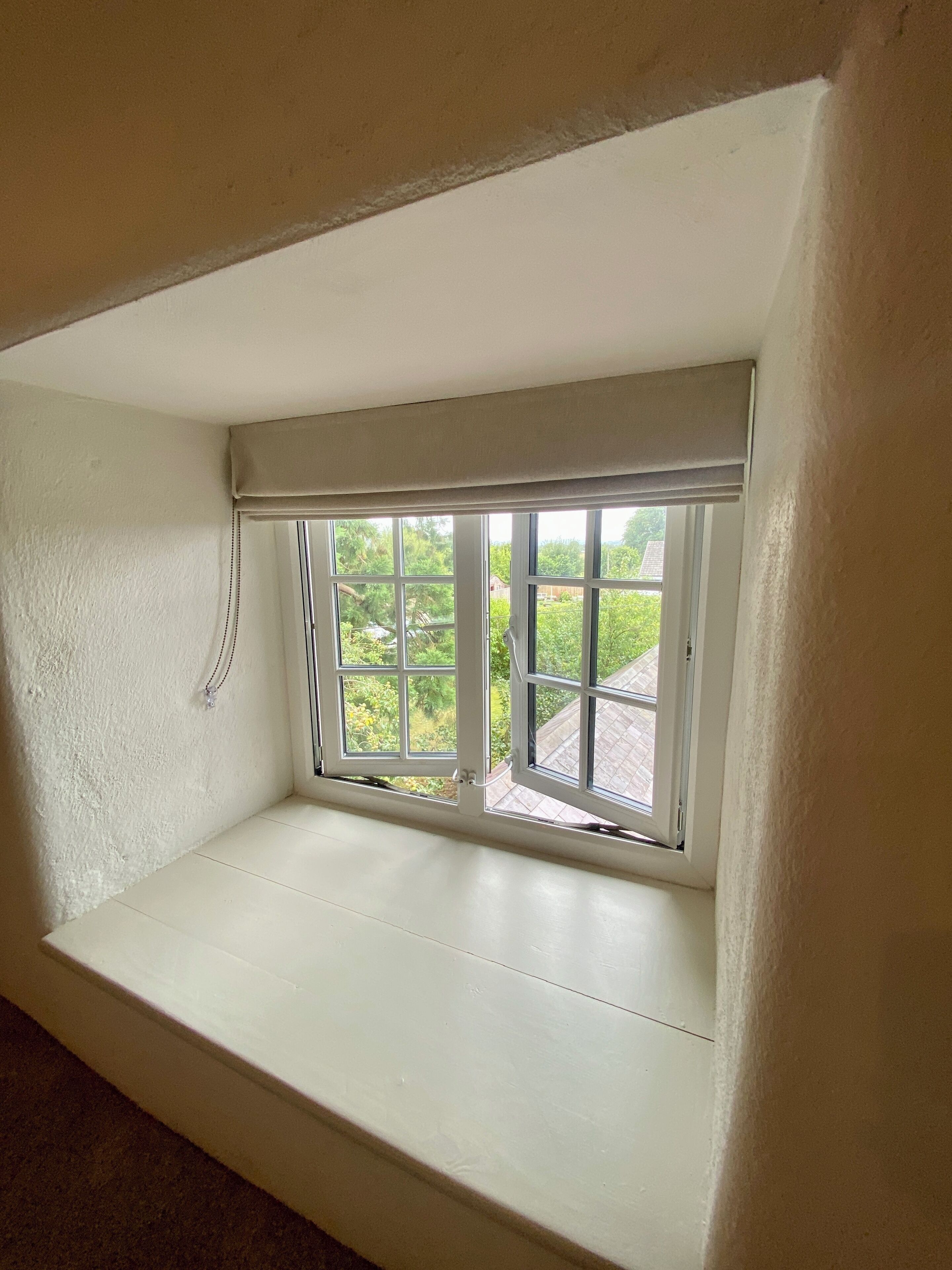 Habitació doble o amb dos llits individuals Deluxe | Roba de llit d'alta qualitat, mobiliari individual i cortines opaques 