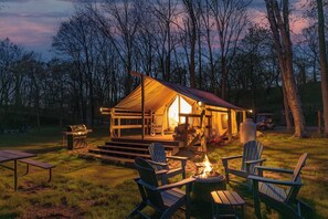 Terrace/patio - Huge tent with AC at Big Rock Creek (Saint Croix Falls)