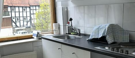 Micro-ondes, four, plaque de cuisson, lave-vaisselle