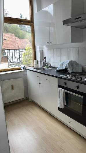 Micro-ondes, four, plaque de cuisson, lave-vaisselle