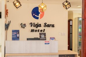 Quầy tiếp tân