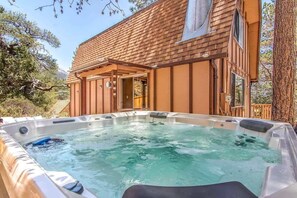 Tina de hidromasaje al aire libre