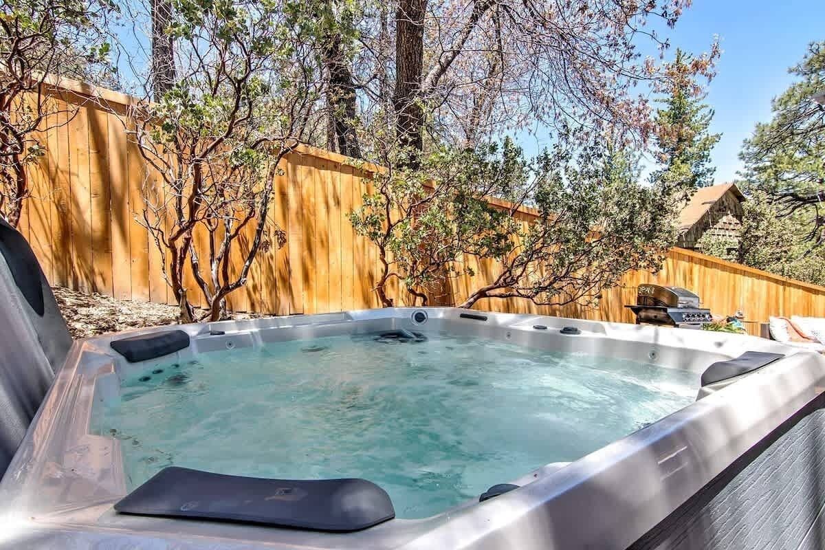 Tina de hidromasaje al aire libre