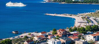 Charming and Modern Apartment in Brodarica