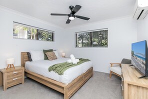 2 bedrooms, iron/ironing board, free WiFi, bed sheets