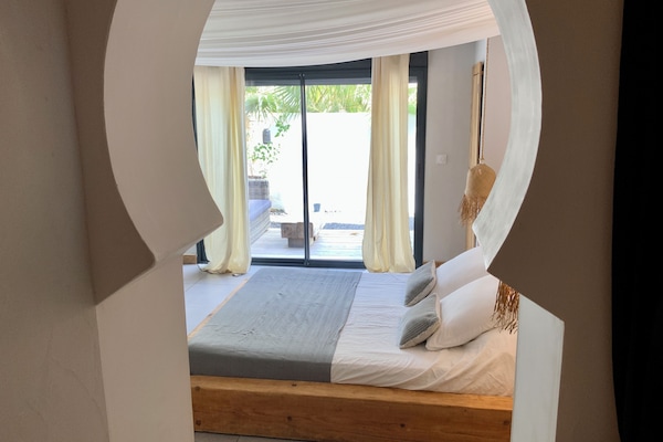 Luxury Suite | 1 bedroom, in-room safe, blackout drapes, soundproofing