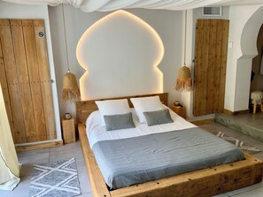 ห้องลักซ์ชัวรี่สวีท | 1 ห้องนอน, ตู้นิรภัยในห้องพัก, ผ้าม่านกันแสง, ห้องเก็บเสียง