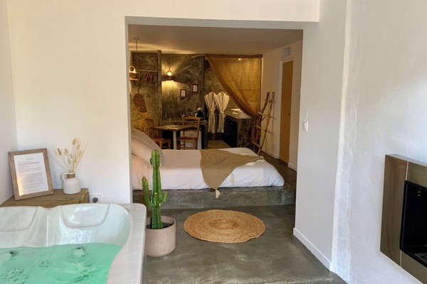 1 bedroom, in-room safe, blackout curtains, soundproofing