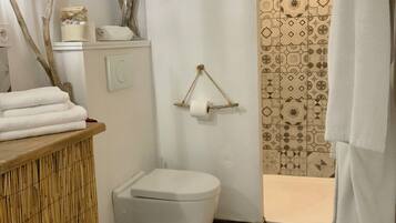 Luxury Suite | 1 bedroom, in-room safe, blackout curtains, soundproofing
