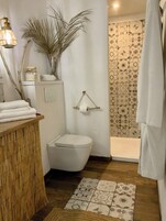 Suite Luxe | 1 chambre, coffres-forts dans les chambres, rideaux occultants