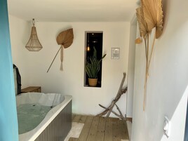 Suite Luxe | 1 chambre, coffres-forts dans les chambres, rideaux occultants