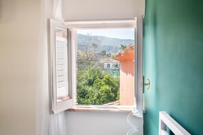 Apartment, Smoking