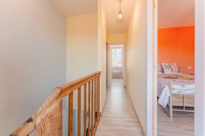 2 bedrooms, iron/ironing board, bed sheets