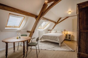 6 bedrooms, iron/ironing board, travel crib, WiFi