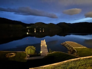 Property grounds - Relaxing Lakefront Bungalow Suite 2 Bedrooms – Steps from Skaha Shoreline (Okanagan Falls)