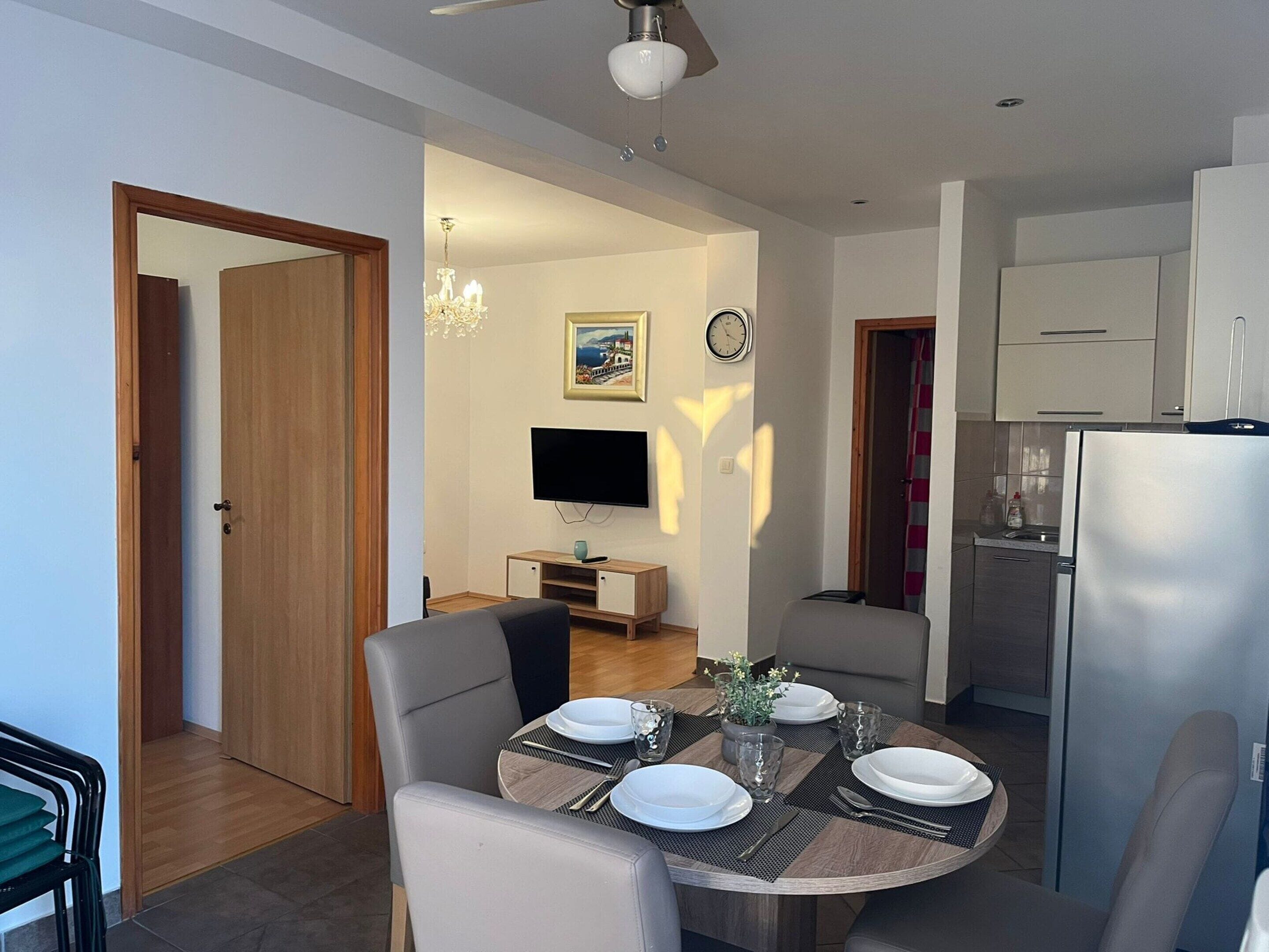 Apartment | Dining