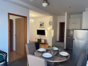 Dining - One-bedroom Apartment With sea View (Rogoznica)