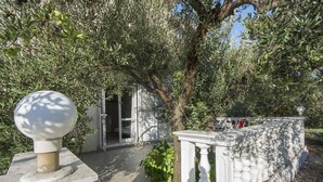 Apartment | Terrace/patio - Apartment in Sibenik Near Adriatic Beaches (Sibenik)