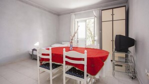 Apartment | Dining - Apartment in Sibenik Near Adriatic Beaches (Sibenik)