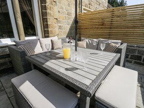 Cottage | Outdoor dining - Cold Spring House (Bradford)