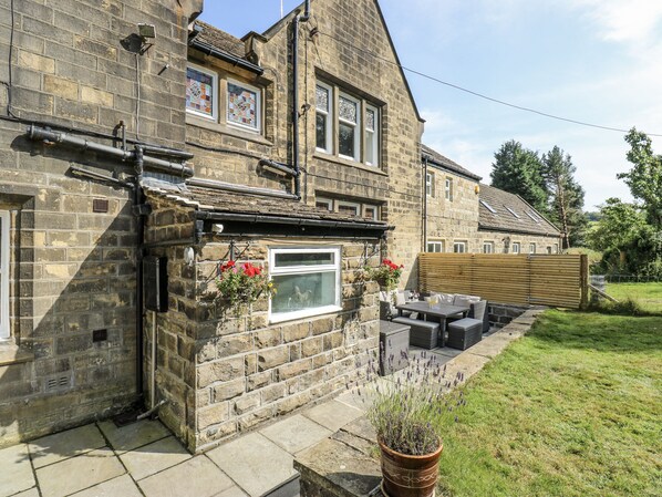Cottage | Outdoor dining - Cold Spring House (Bradford)