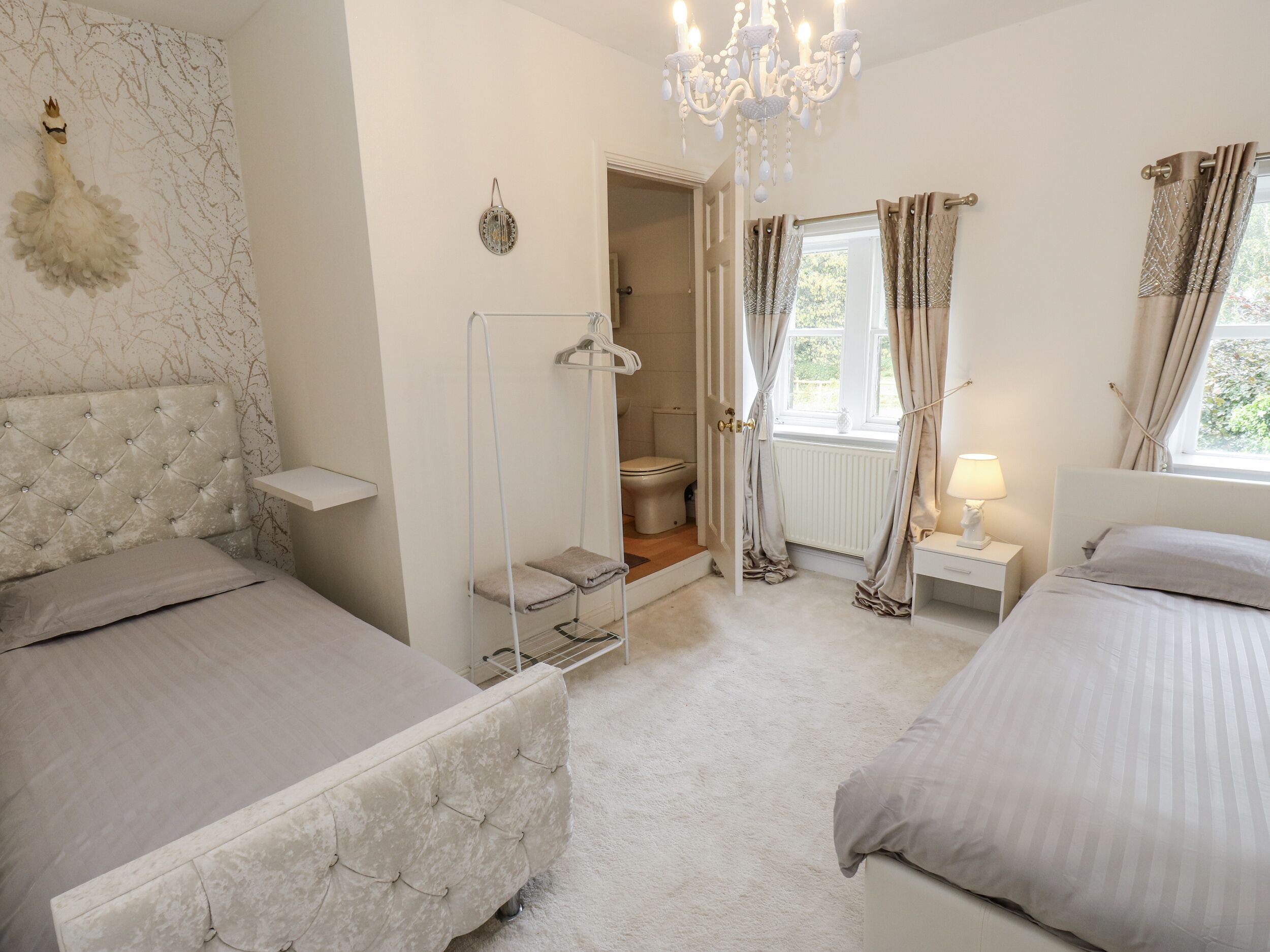 Cottage | 5 bedrooms, individually decorated, individually furnished, free WiFi