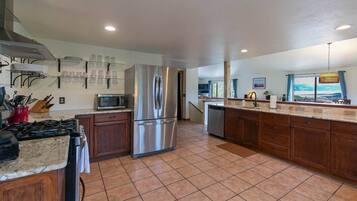 Réfrigérateur, micro-ondes, four, lave-vaisselle