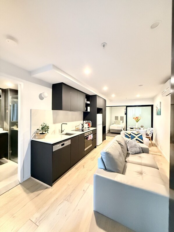 Interior - Heart of CBD Stylish 2BR Apt-Quiet-pool-view-BBQ (Reid)