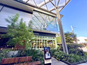 Exterior - Heart of CBD Stylish 2BR Apt-Quiet-pool-view-BBQ (Reid)