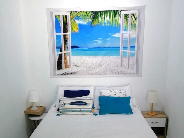 1 slaapkamer, een strijkplank/strijkijzer, beddengoed