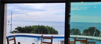 Beachfront Villa - modern seafront villa - breathtaking sea view, swimming pool