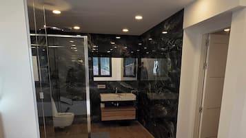 5 chambres, bureau, Wi-Fi, draps fournis