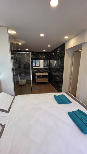 5 chambres, bureau, Wi-Fi, draps fournis