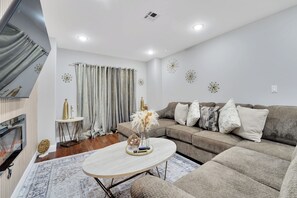 TV - Home away from home 2 (Newark)