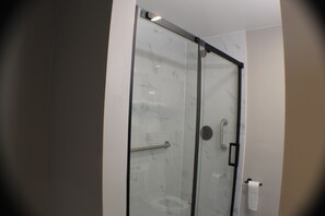 Dusche, Handtücher, Seife, Shampoo