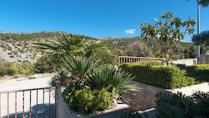 Apartment | Garden - Scenic Holiday Apartment in Primosten (Primosten)