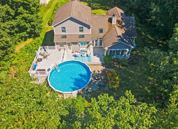 Pool - Luxury 4 bedroom house in Biddeford, walk to Fortunes Rock Beach, private pool. (Biddeford)