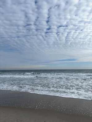 Beach - Luxury 4 bedroom house in Biddeford, walk to Fortunes Rock Beach, private pool. (Biddeford)