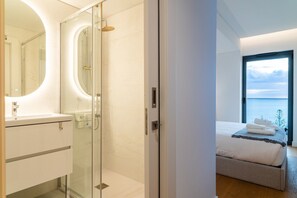 2 habitaciones, tabla de planchar con plancha, internet y ropa de cama 