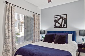 2 bedrooms, desk, iron/ironing board, travel crib - Walk to Golf | Near Entertainment Shopping &Dining (Scottsdale)