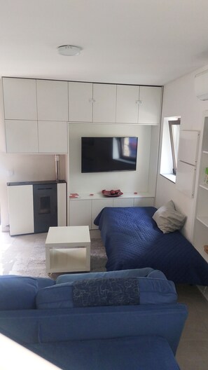 2 makuuhuonetta, vauvan matkasänky, vuodevaatteet