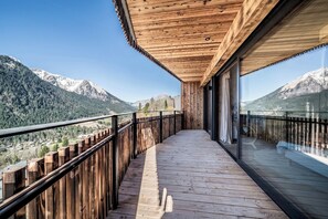 Terrace/patio - Jolimont - Elegant Alpine Chalet in Châtel (Châtel)