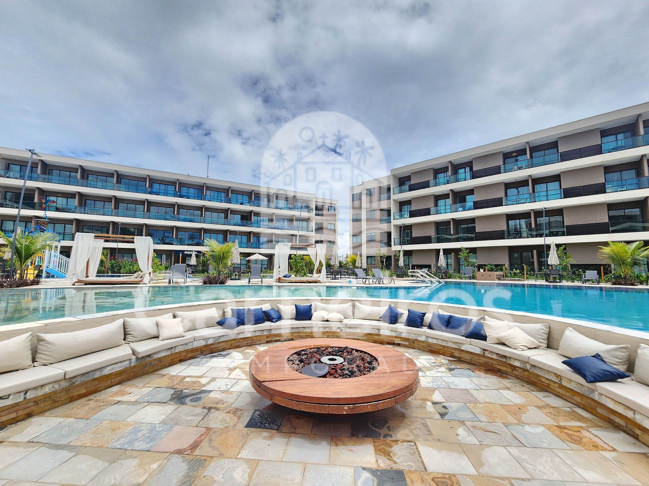 2 outdoor pools