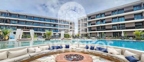 2 outdoor pools
