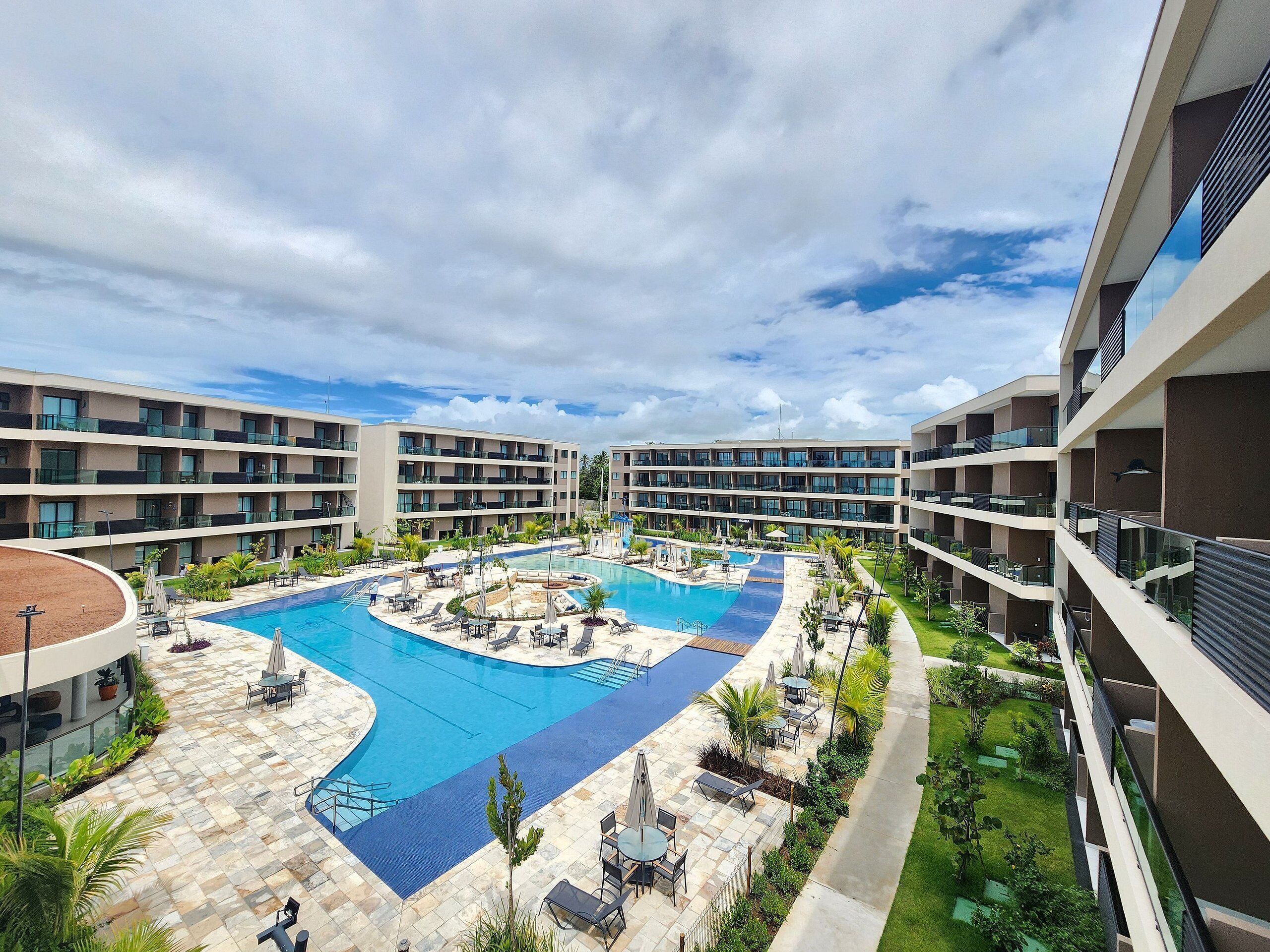 2 outdoor pools